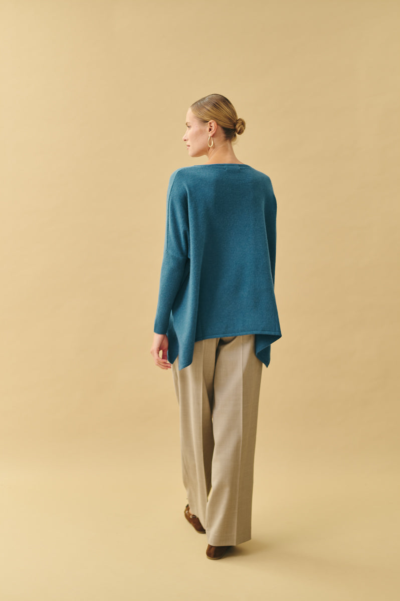 Poncho cuello pico 100% cashmere. AGAIN Cashmere.