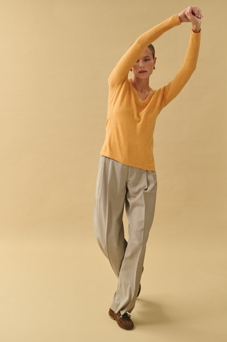 Jersey cuello pico basico 100% cashmere. AGAIN Cashmere