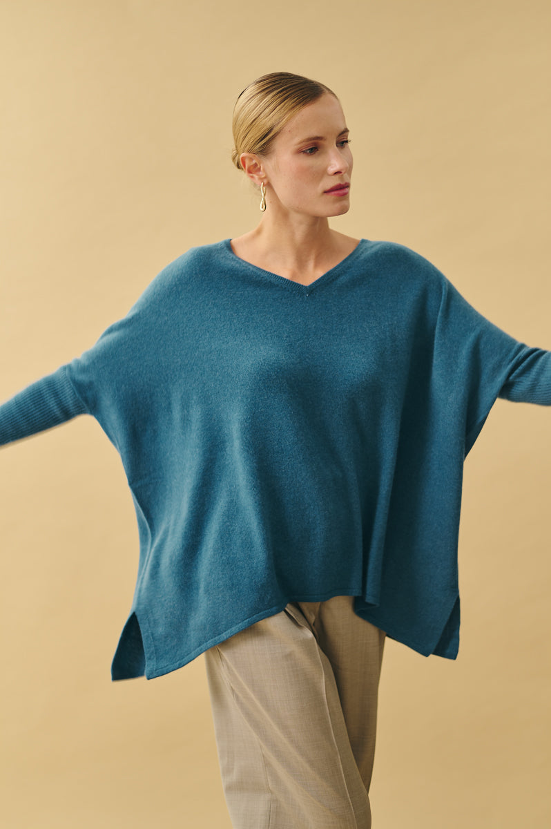 Poncho cuello pico 100% cashmere. AGAIN Cashmere.