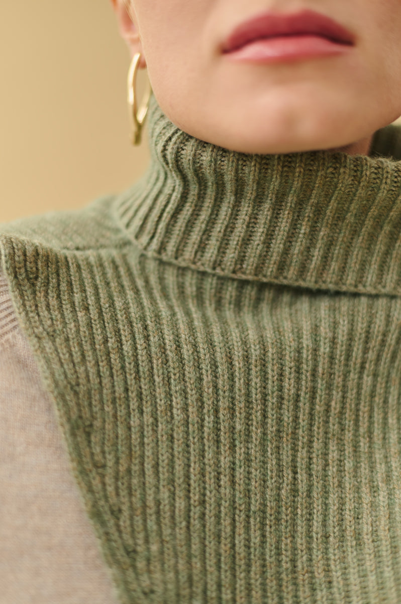 Cuello vuelto cashmere. AGAIN Cashmere
