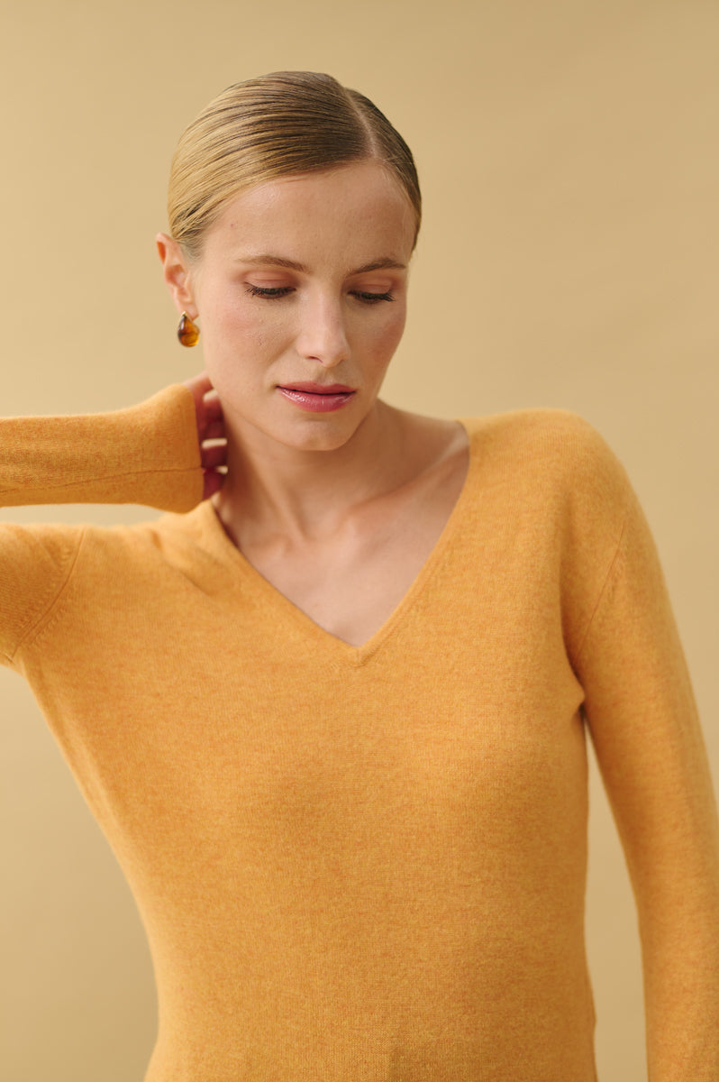 Jersey cuello pico basico 100% cashmere. AGAIN Cashmere