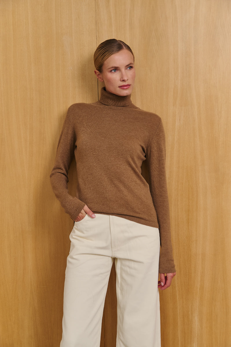 Jersey cuello vuelto 100% cashmere. Again cashmere. 