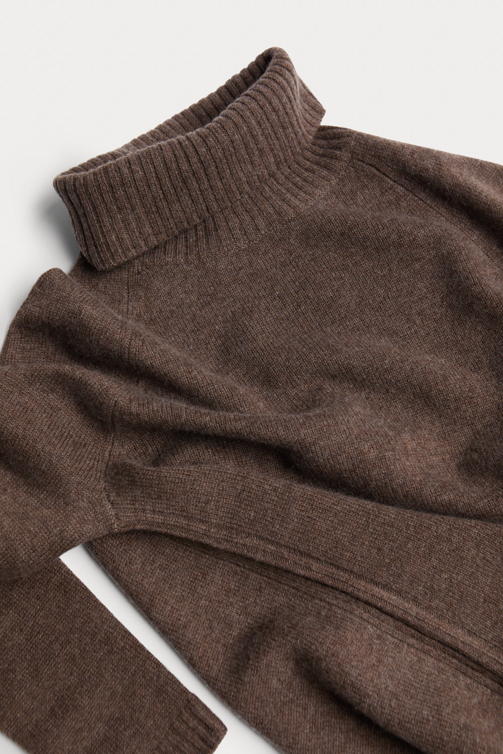 jersey cuello vuelto cuatro cabos 100% cashmere. AGAIN cashmere