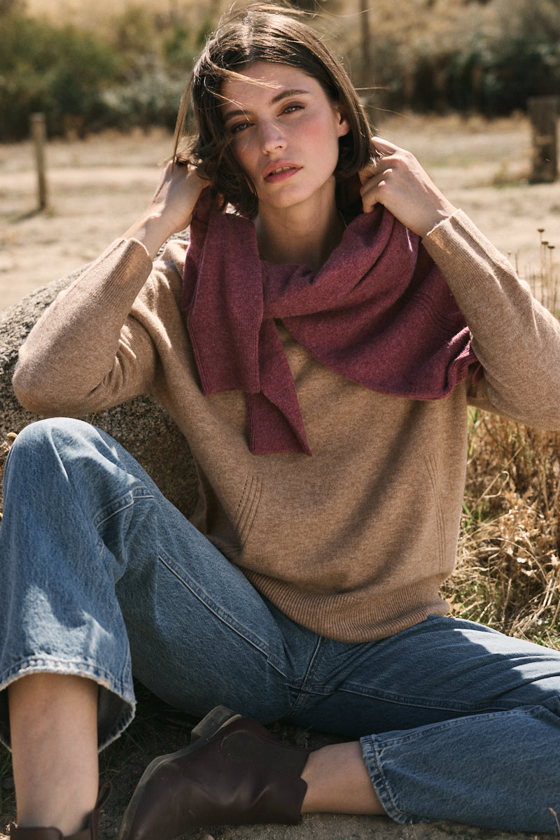 jersey pico oversize cashmere camel. AGAIN Cashmere, expertos en fibras naturales.