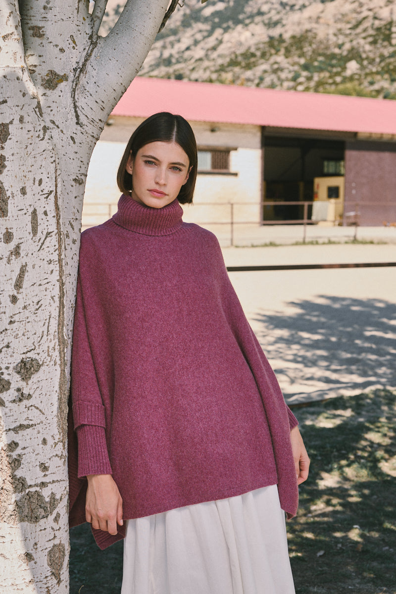 poncho cuello vuelto seis cabos cashmere berenjena 100% cashmere. AGAIN Cashmere.