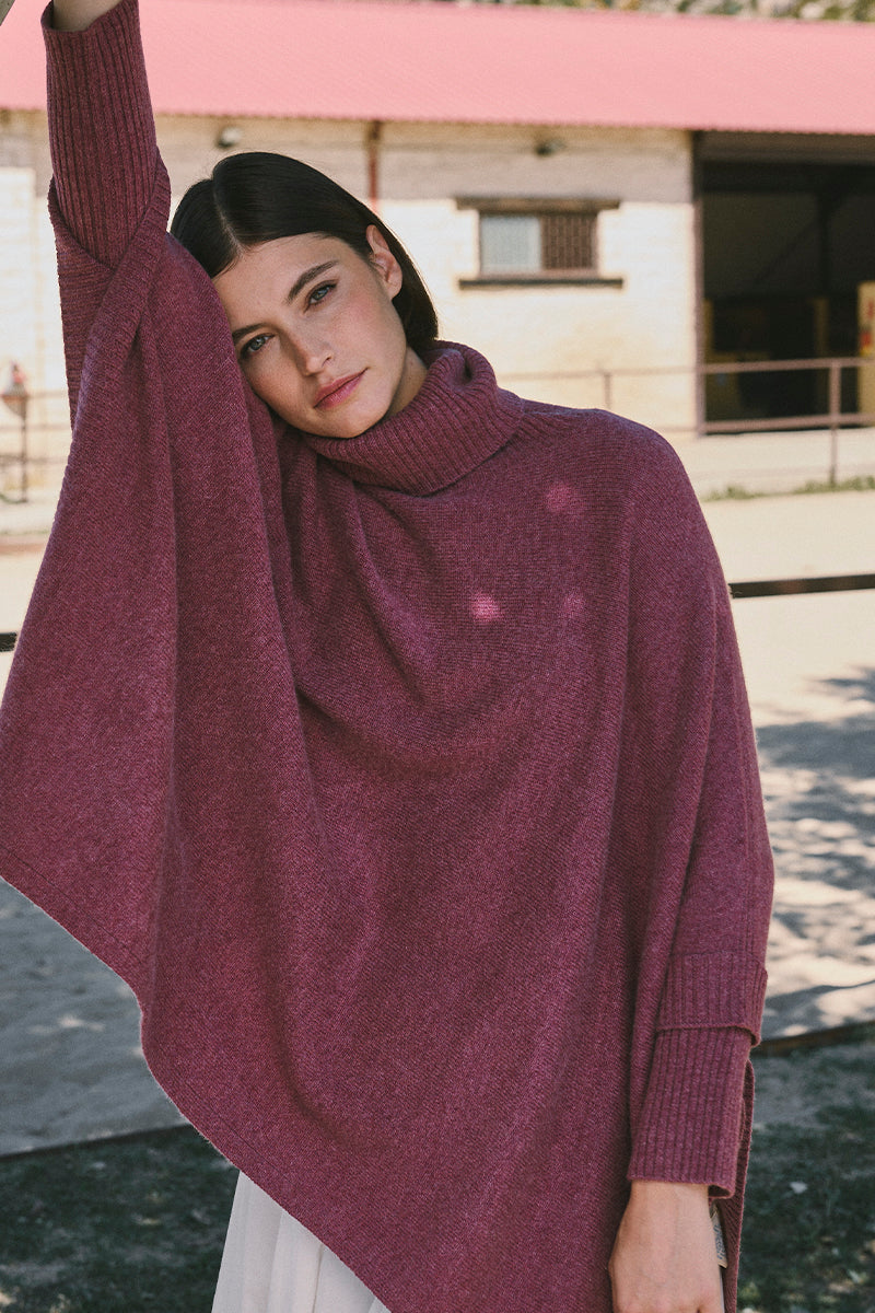 poncho cuello vuelto seis cabos cashmere berenjena 100% cashmere. AGAIN Cashmere.